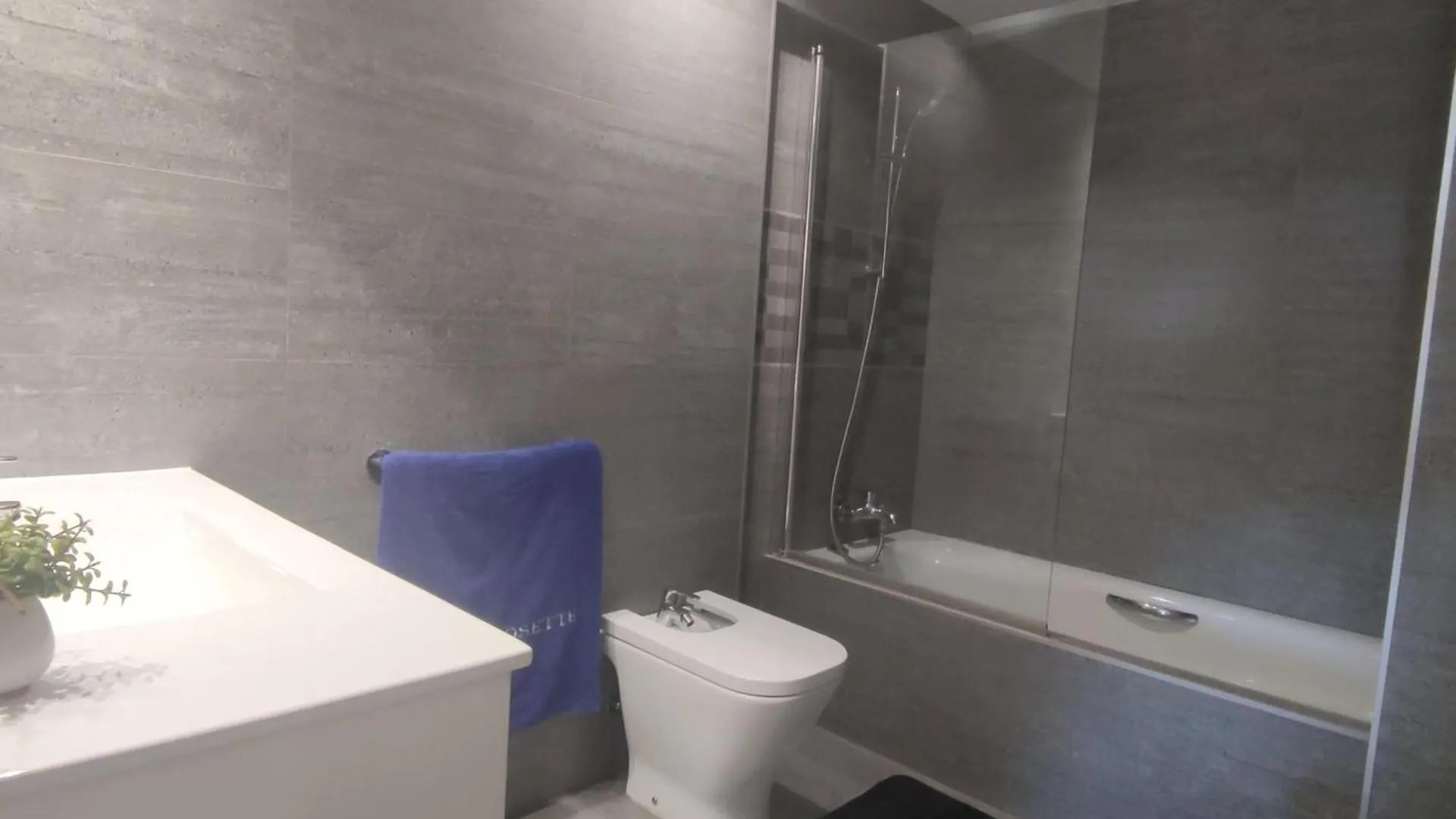 Apartamento Moderno En El Centro De Platja D'Aro - Cerca De La Playa Y Parking Incluido - Es-209-54 Spain